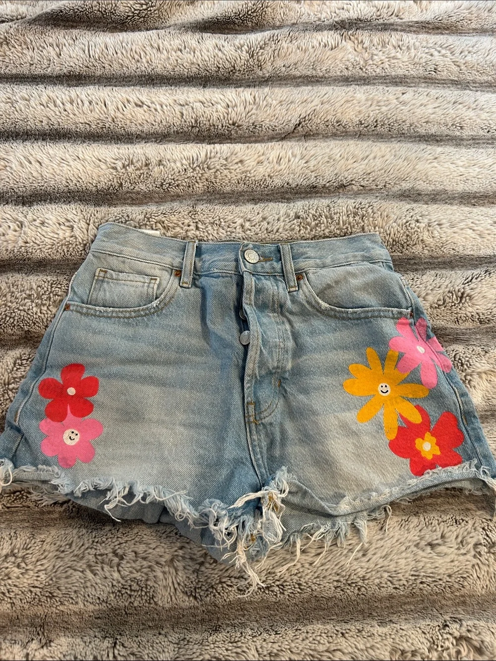 PacSun Light Wash Denim Shorts with Colorful Flower Appliqués - Picture 1 of 4